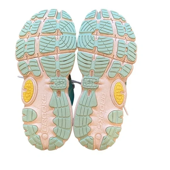 Brooks Pure Cadence Limited Running Shoes - Picture 3 of 12